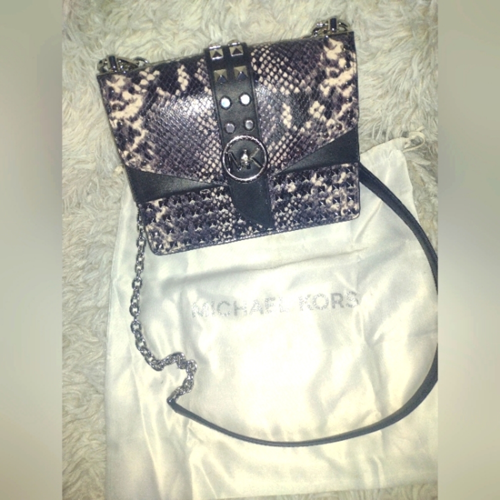 Gorgeous MK black and white snakeskin print leather purse